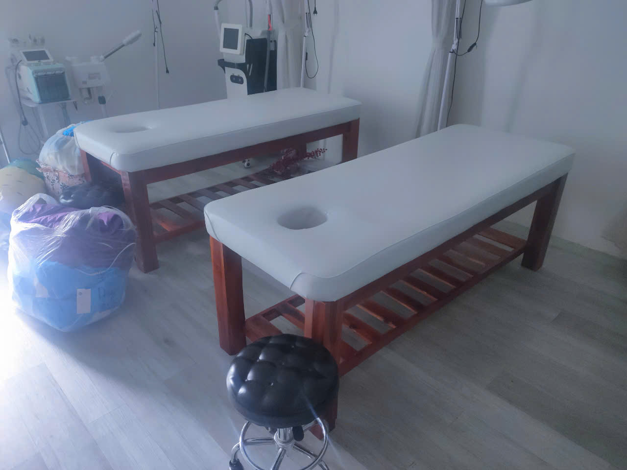 thanh lý thu mua giường spa chân gỗ giá rẻ chất lượng tại TPHCM