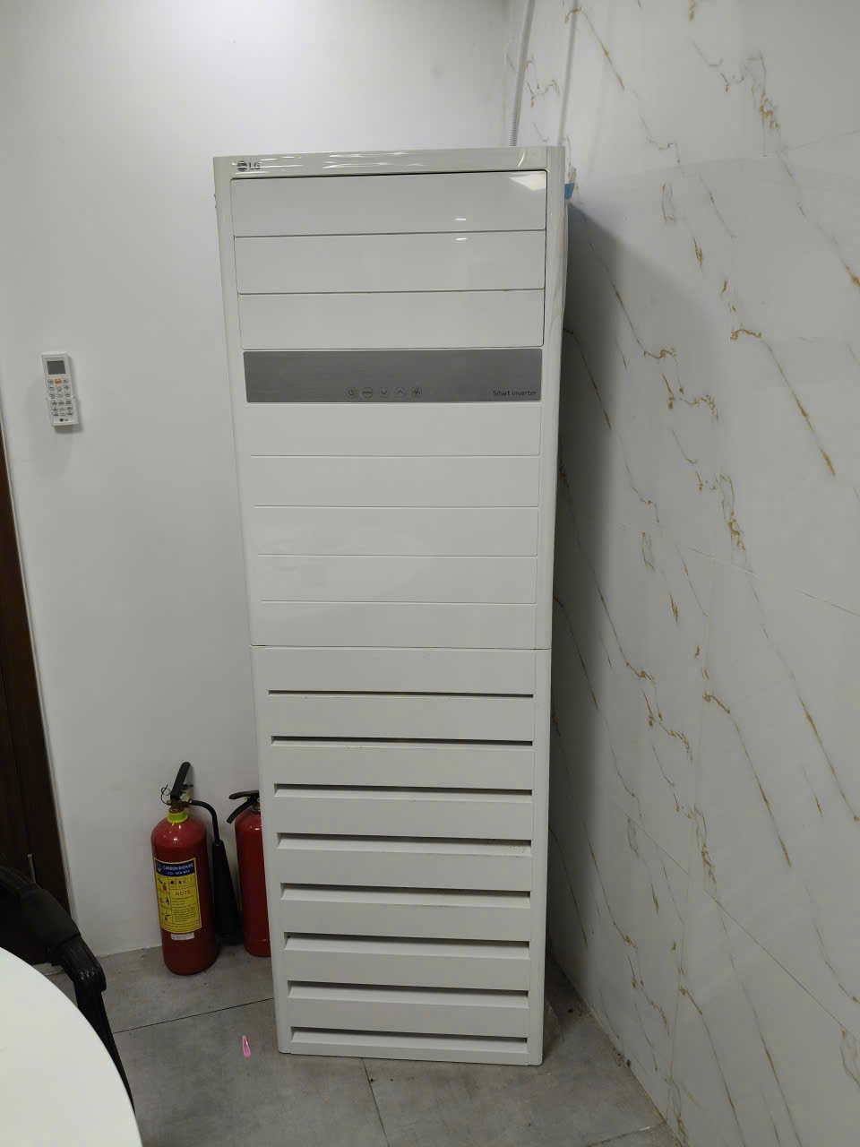 Hình ảnh thanh lý máy lạnh đứng LG giá rẻ