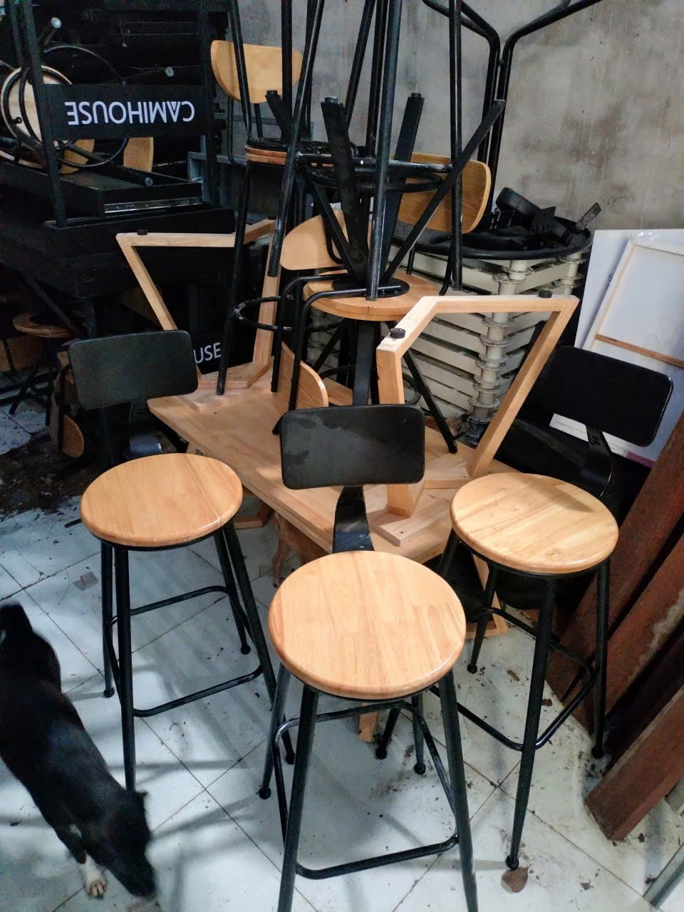 Cửa hàng chuyên mua bán thanh lý bàn ghế cafe cũ tại tphcm