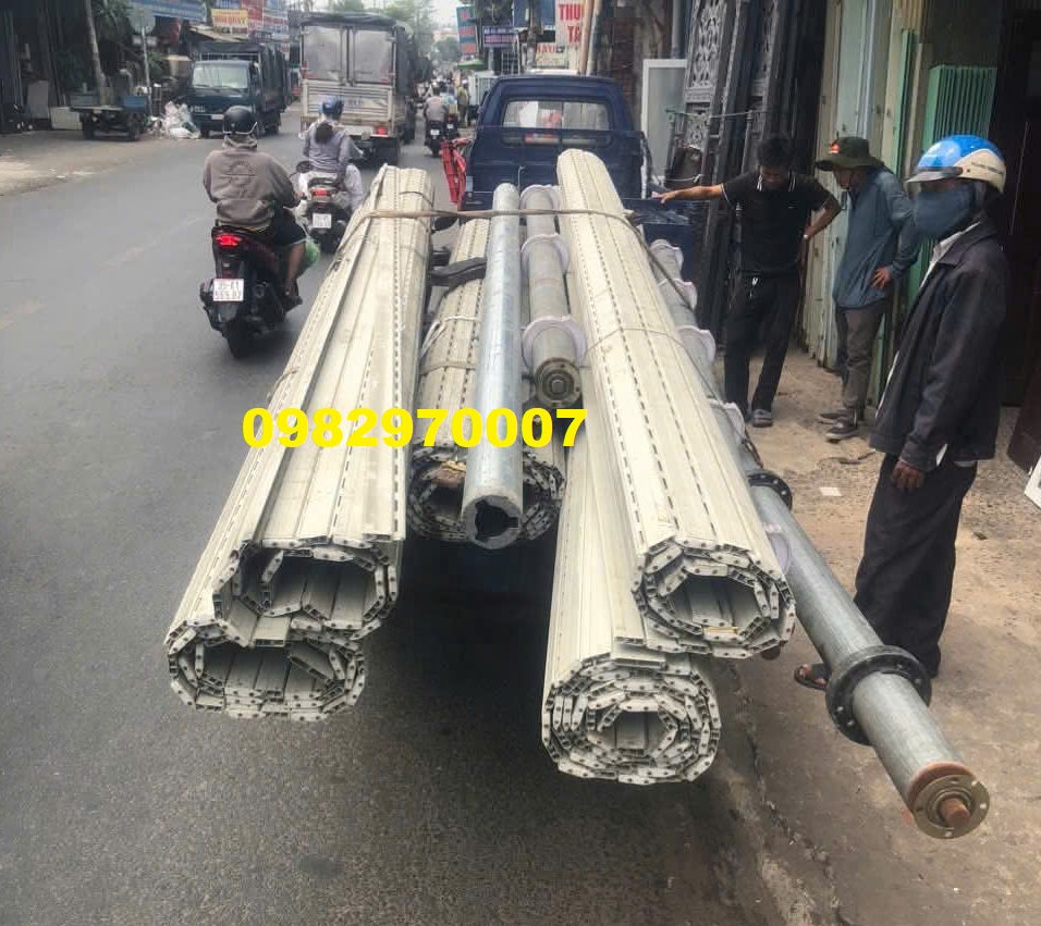 Hình ảnh thu mua cửa cuốn cũ tại nhà khách về kho Thanh Lý Tốt