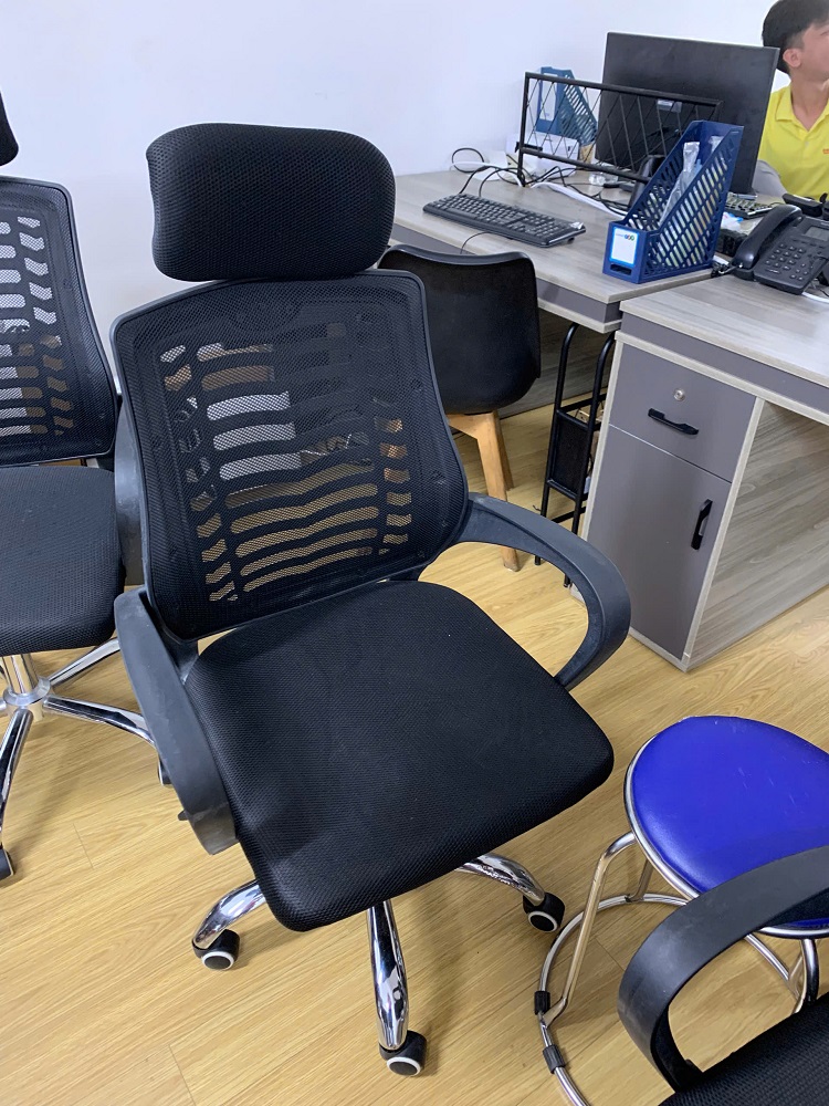 Hình ành thu mua ghế văn phòng hư cũ tại công ty