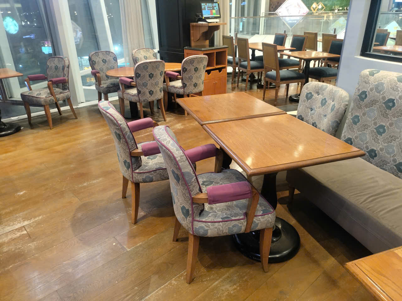 Hình ảnh thu mua nội thất quán cafe trọn gói tại Quận 1