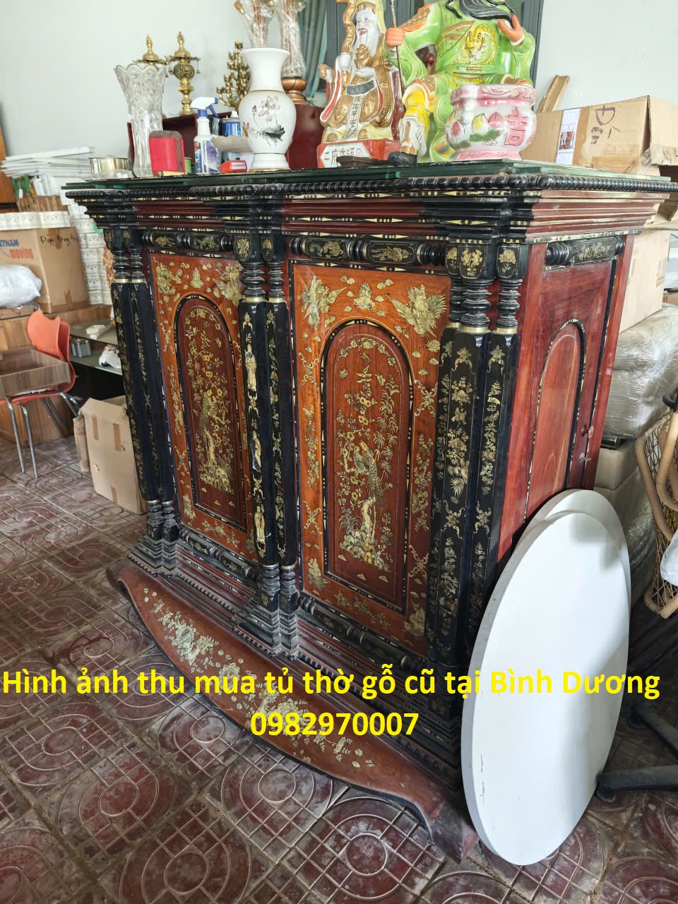 Hình ảnh thu mua tủ thờ gỗ cũ xưa tại nhà khách ở Bình Dương